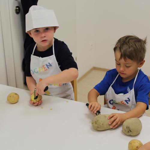 Pommesfest Mondschaukel