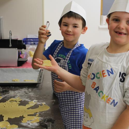 Kekse backen - Gruppe Regenbogen