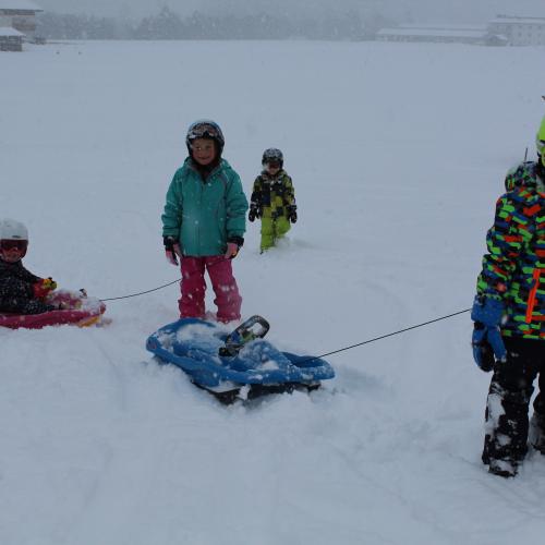 Schneeerlebnistag der Gruppe Regenbogen und der Gruppe Sonnenstrahl