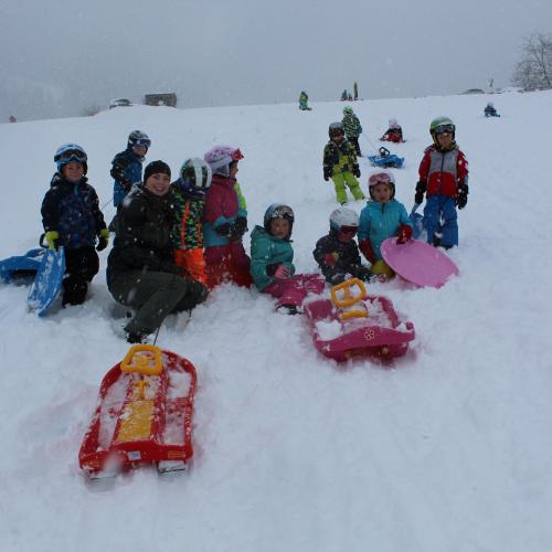 Schneeerlebnistag der Gruppe Regenbogen und der Gruppe Sonnenstrahl