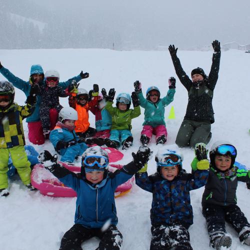Schneeerlebnistag der Gruppe Regenbogen und der Gruppe Sonnenstrahl