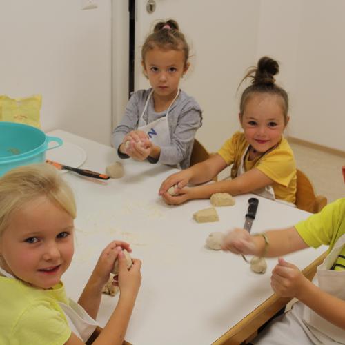 "Wir backen unser eigenes Brot" -Gruppe Mondschaukel