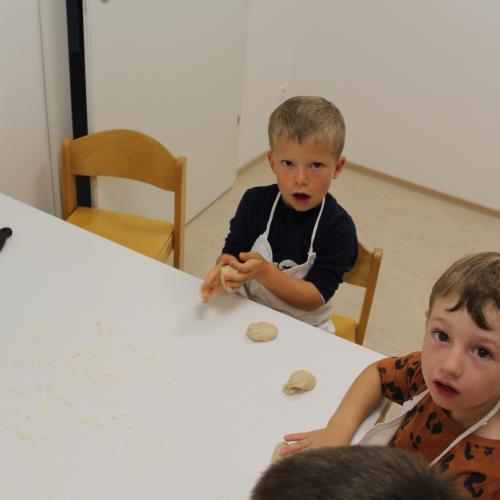 "Wir backen unser eigenes Brot" -Gruppe Mondschaukel