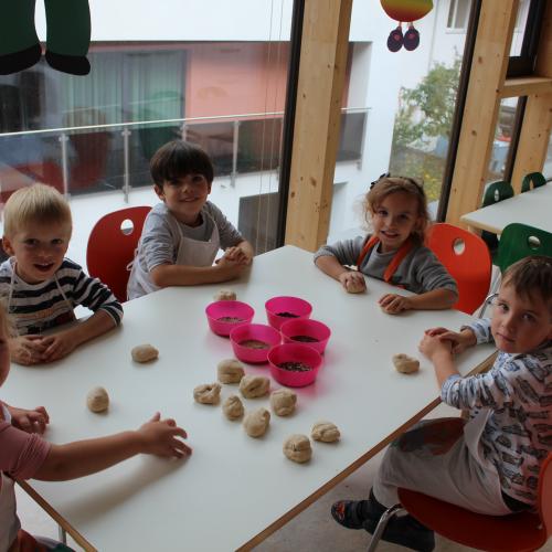 "Wir backen unser eigenes Brot" -Gruppe Sonnenstrahl
