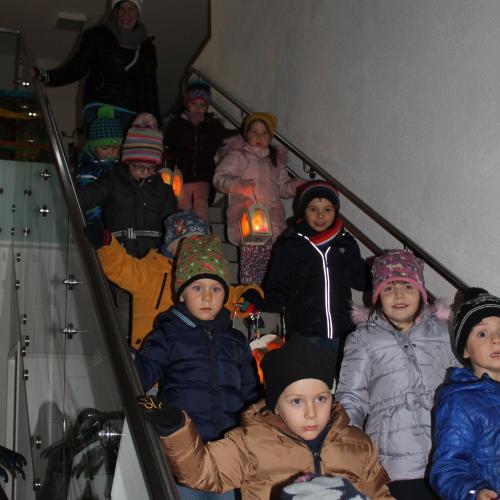 Der Laternenspaziergang der Gruppe Sternschnuppe