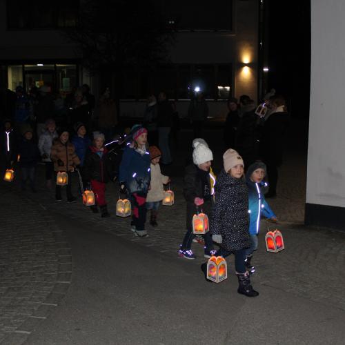 Der Laternenspaziergang der Gruppe Sternschnuppe