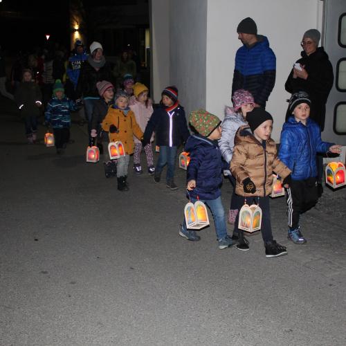 Der Laternenspaziergang der Gruppe Sternschnuppe