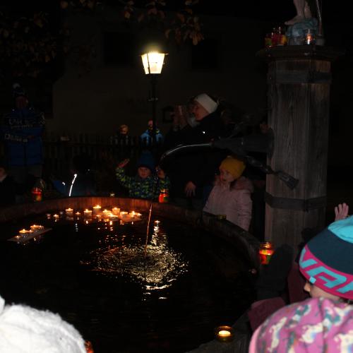Der Laternenspaziergang der Gruppe Sternschnuppe