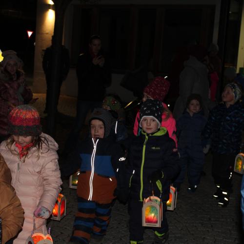 Der Laternenspaziergang der Gruppe Regenbogen