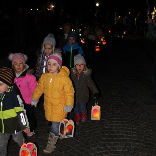 Der Laternenspaziergang der Gruppe Regenbogen