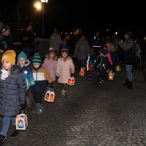 Der Laternenspaziergang der Gruppe Regenbogen