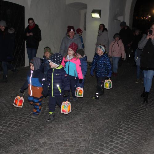 Der Laternenspaziergang der Gruppe Regenbogen