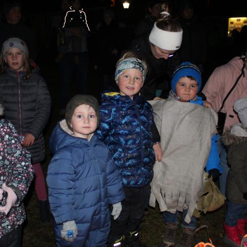 Der Laternenspaziergang der Gruppe Regenbogen