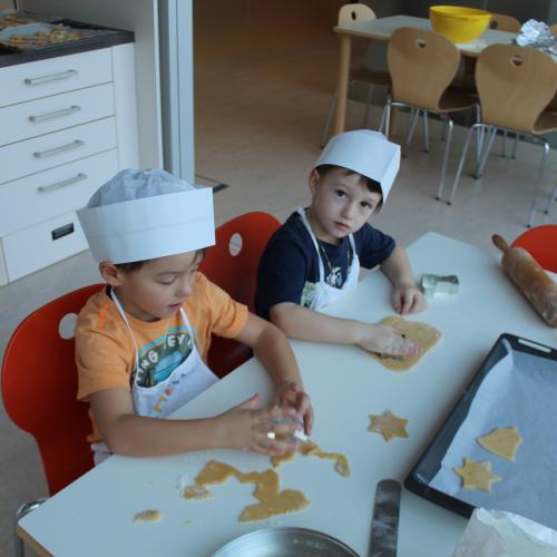 Das Kekse backen in der Gruppe Mondschaukel!