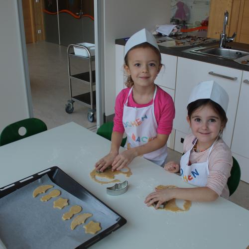 Das Kekse backen in der Gruppe Mondschaukel!