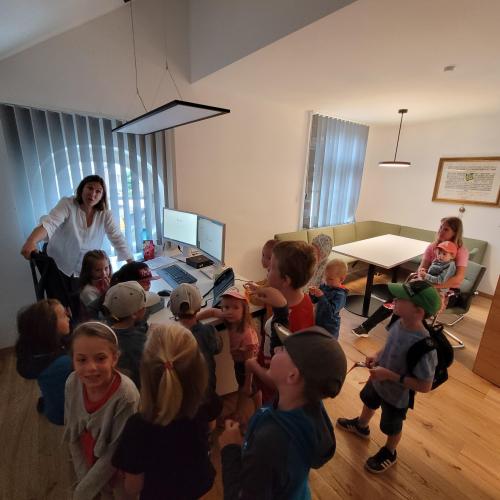 Gruppe Mondschaukel auf der Gemeinde!