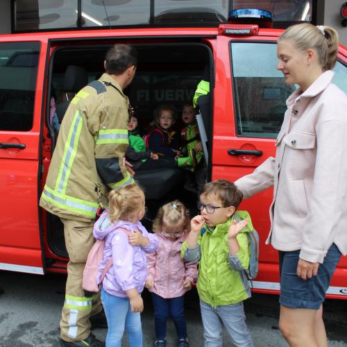 Besuch FF-Pfunds -Kinderkrippe