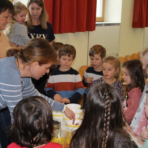 Naturkräuterworkshop mit der Gruppe Sonnenstrahl!