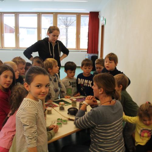 Naturkräuterworkshop mit der Gruppe Sternschnuppe!