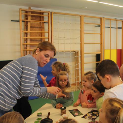 Naturkräuterworkshop mit der Gruppe Regenbogen!