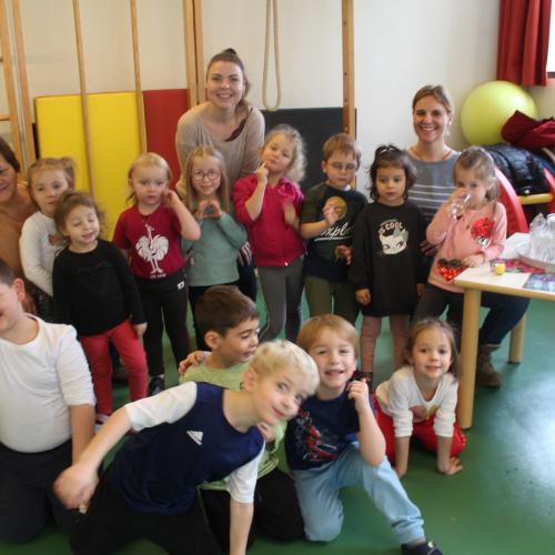 Naturkräuterworkshop mit der Gruppe Regenbogen!