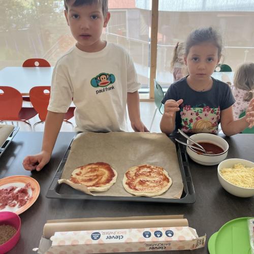 Wir machen uns eine leckere Pizza