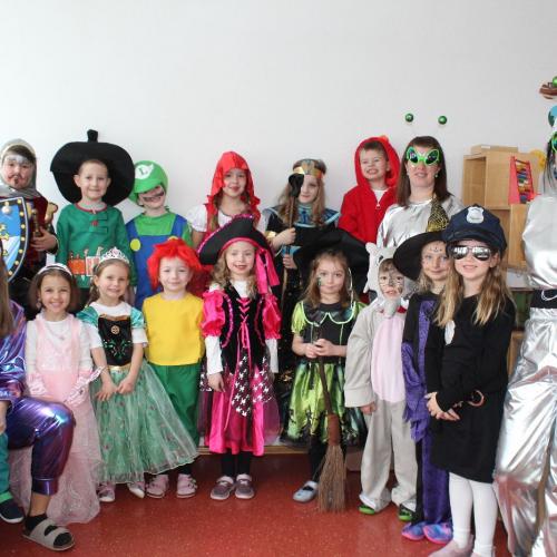 Gruppe Mondschaukel feiert Fasching