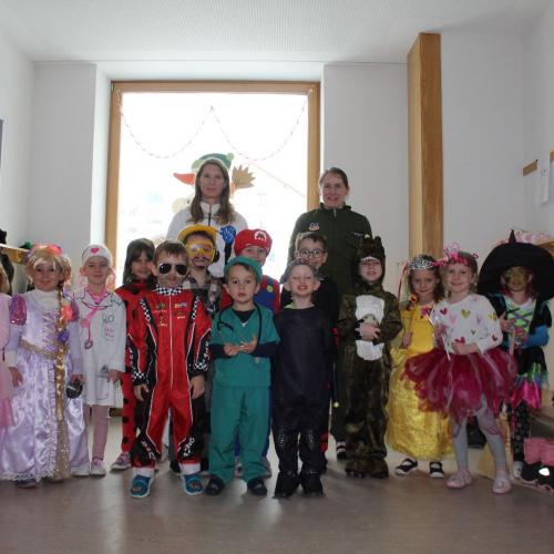 Gruppe Sternschnuppe feiert Fasching