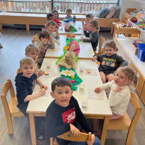 Wir genießen unsere Osterjause