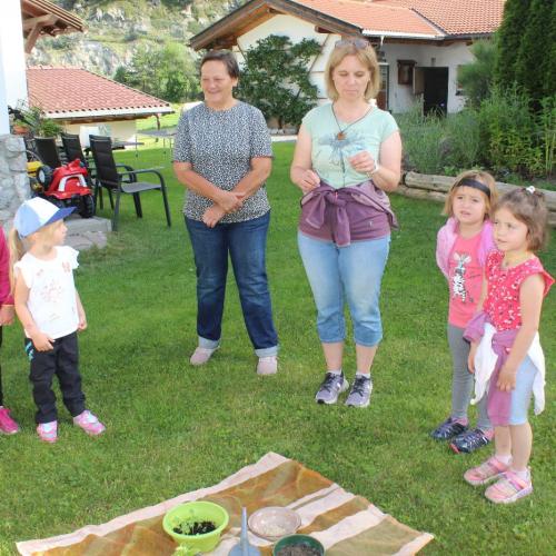 Besuch am Koahof - mit unseren Kräuterexpertinnen Petra und Erika