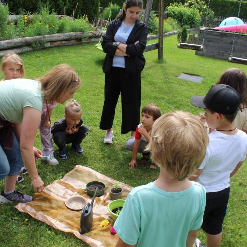 Besuch am Koahof - mit unseren Kräuterexpertinnen Petra und Erika