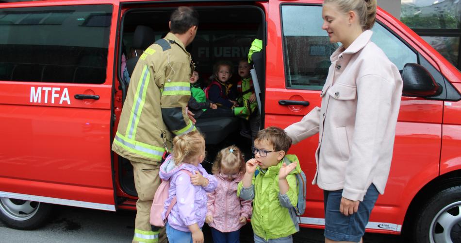 Besuch FF-Pfunds -Kinderkrippe